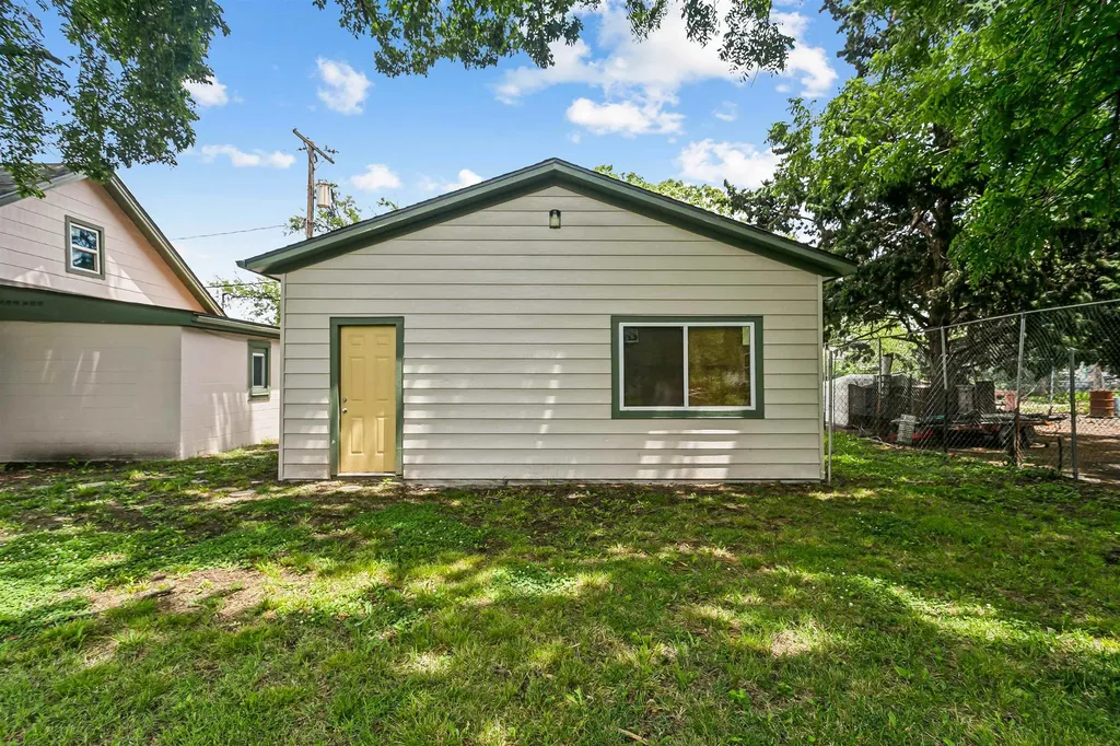 1836 S Laura Avenue Wichita KS 67211