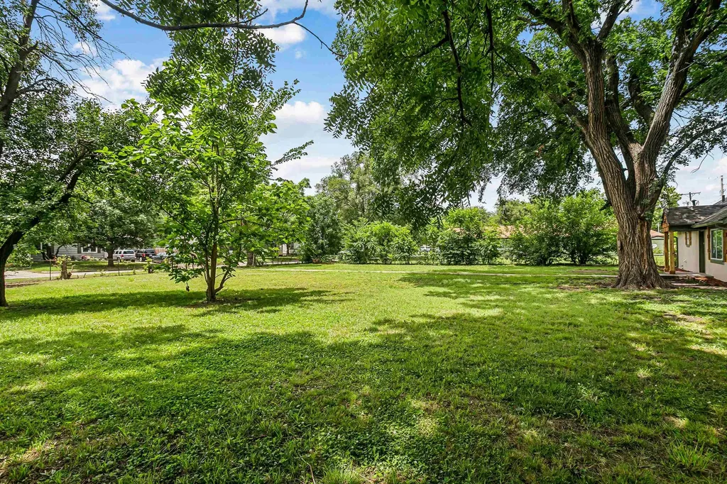 1836 S Laura Avenue Wichita KS 67211