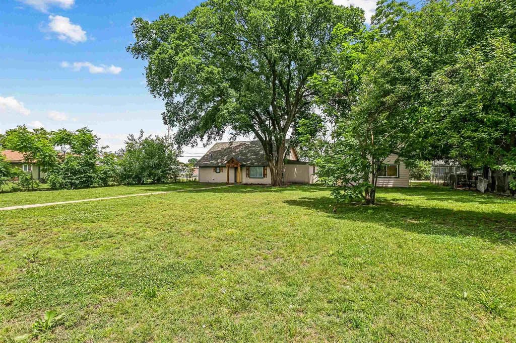 1836 S Laura Avenue Wichita KS 67211