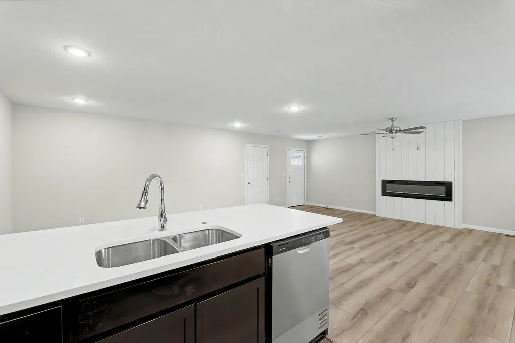 9267 E Fox Pointe Bel Aire KS 67226