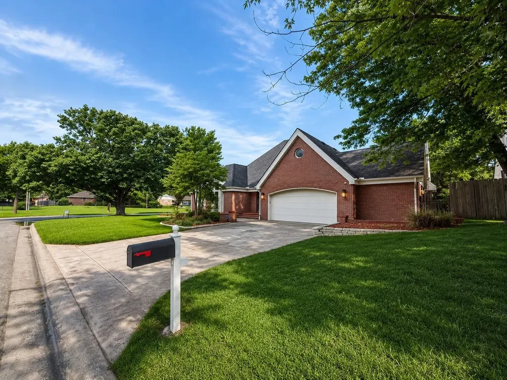 6904 E Aberdeen Wichita KS 67206