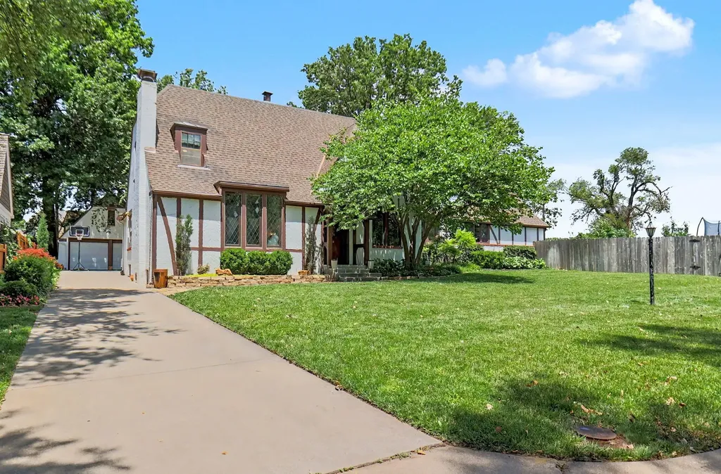 3740 Sleepy Hollow Drive Wichita KS 67208