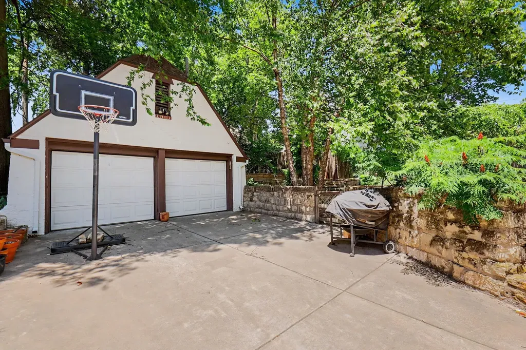 3740 Sleepy Hollow Drive Wichita KS 67208