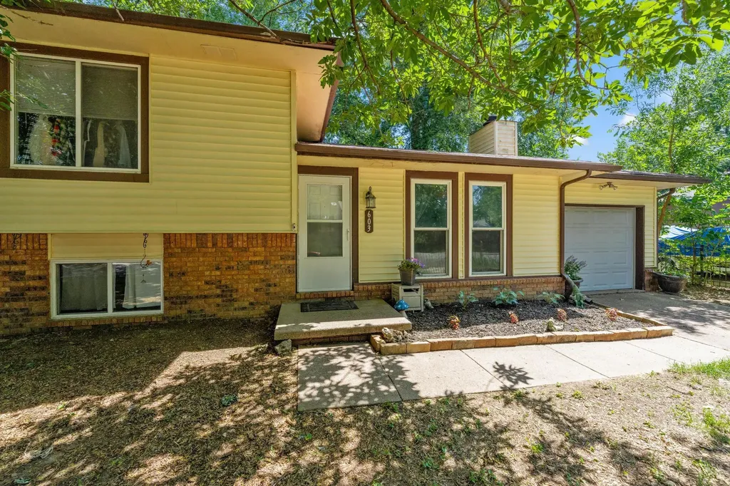 603 E 54th Street South Wichita KS 67216