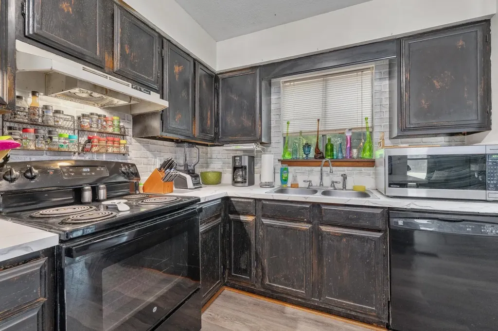 603 E 54th Street South Wichita KS 67216