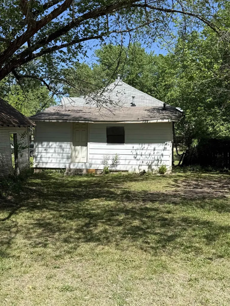 609 E 13th Winfield KS 67156