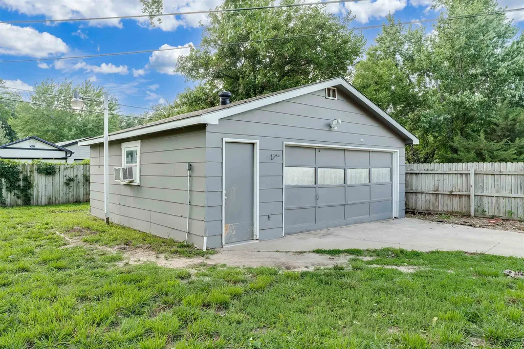 1807 N Kessler Wichita KS 67203