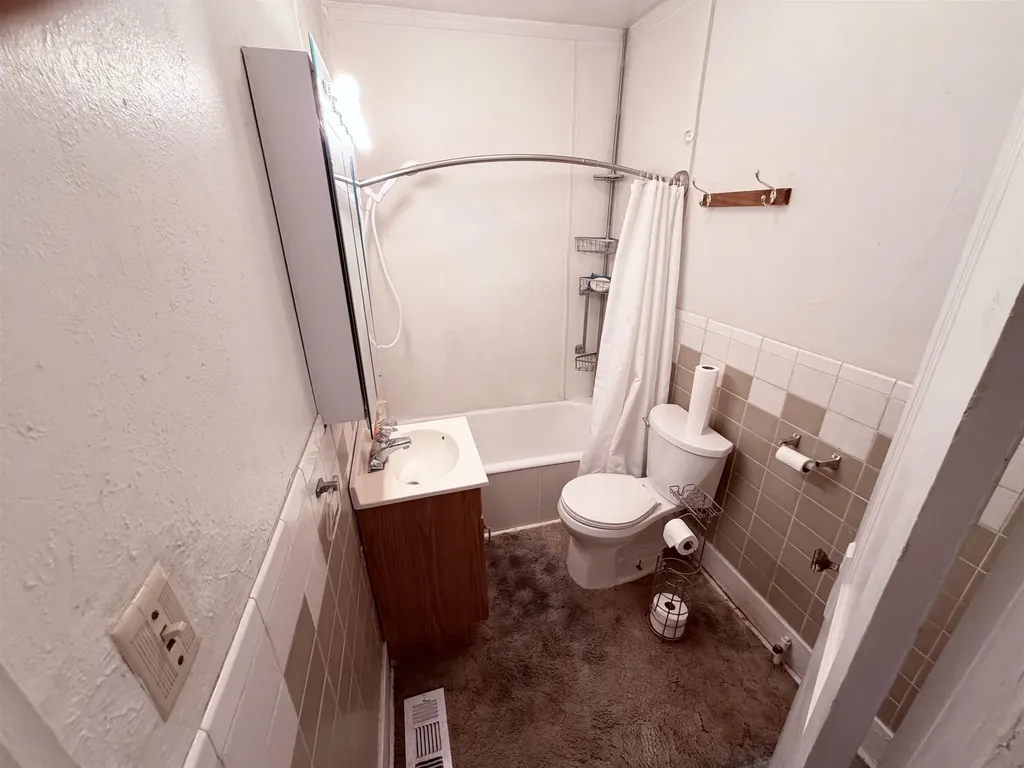 406 E 5th Avenue Winfield KS 67156