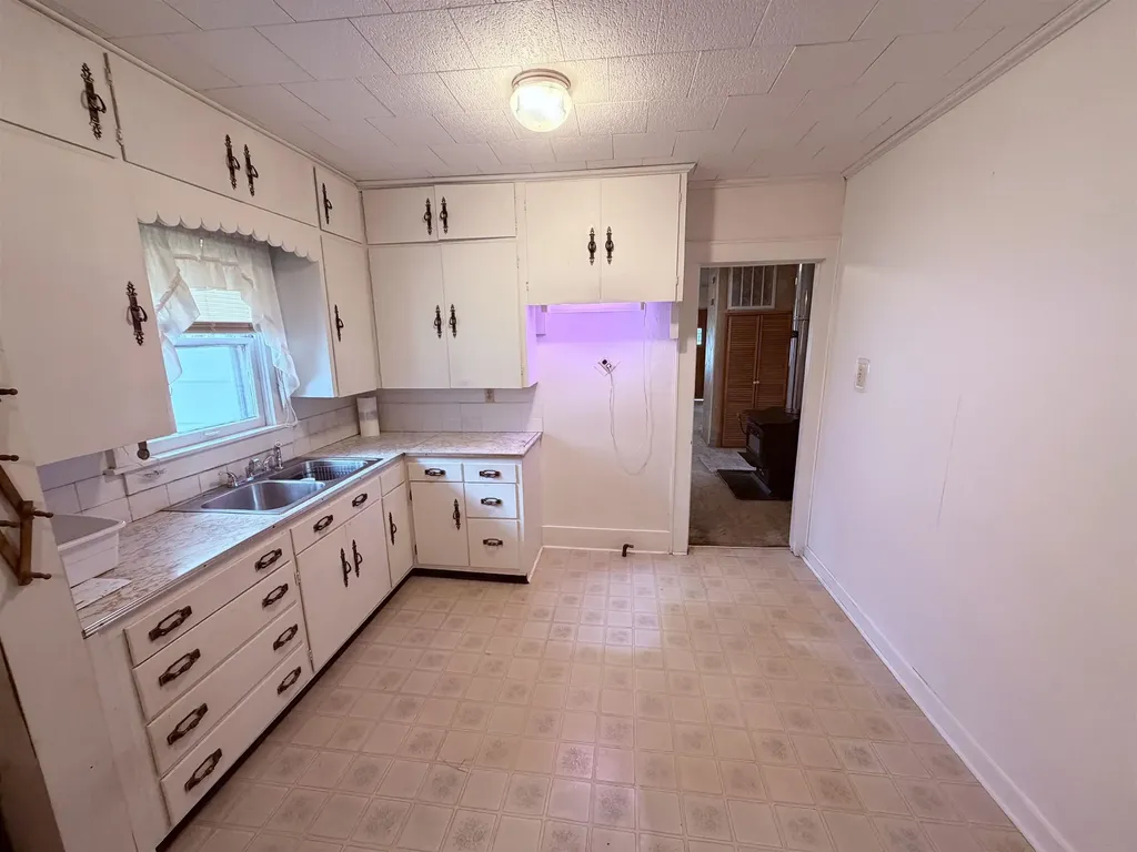 406 E 5th Avenue Winfield KS 67156
