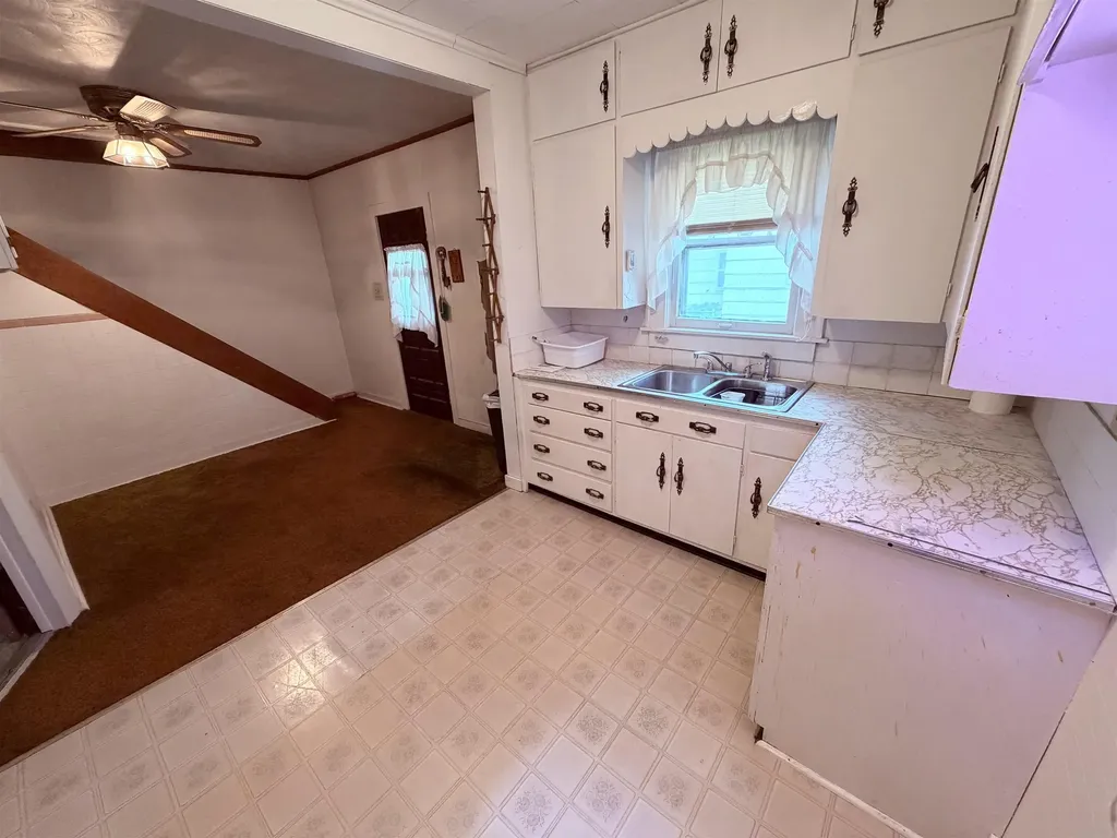 406 E 5th Avenue Winfield KS 67156