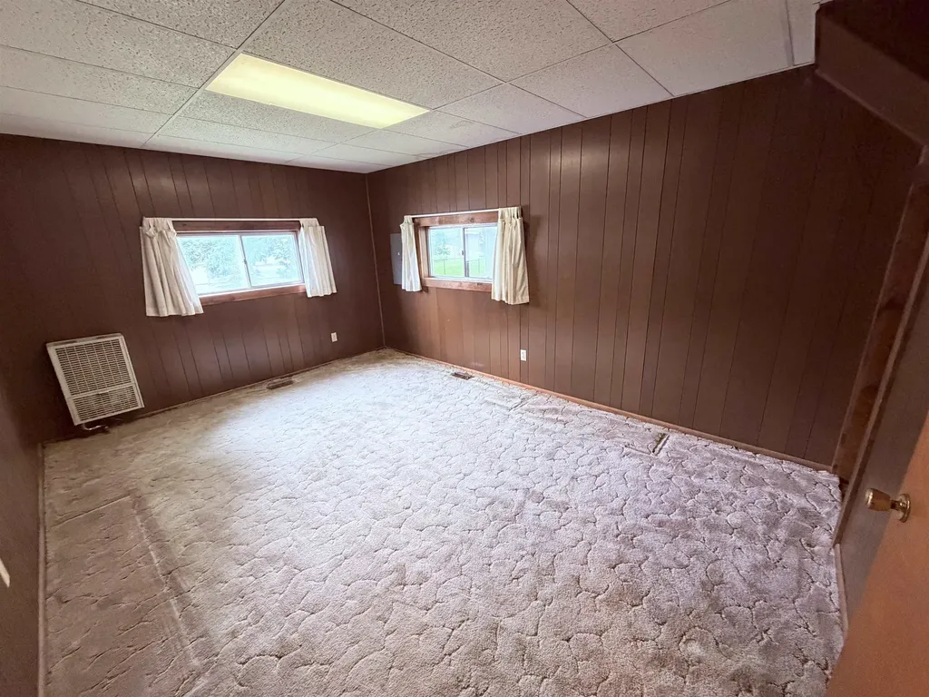 406 E 5th Avenue Winfield KS 67156