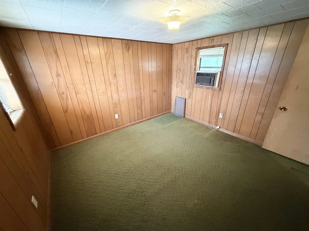 406 E 5th Avenue Winfield KS 67156