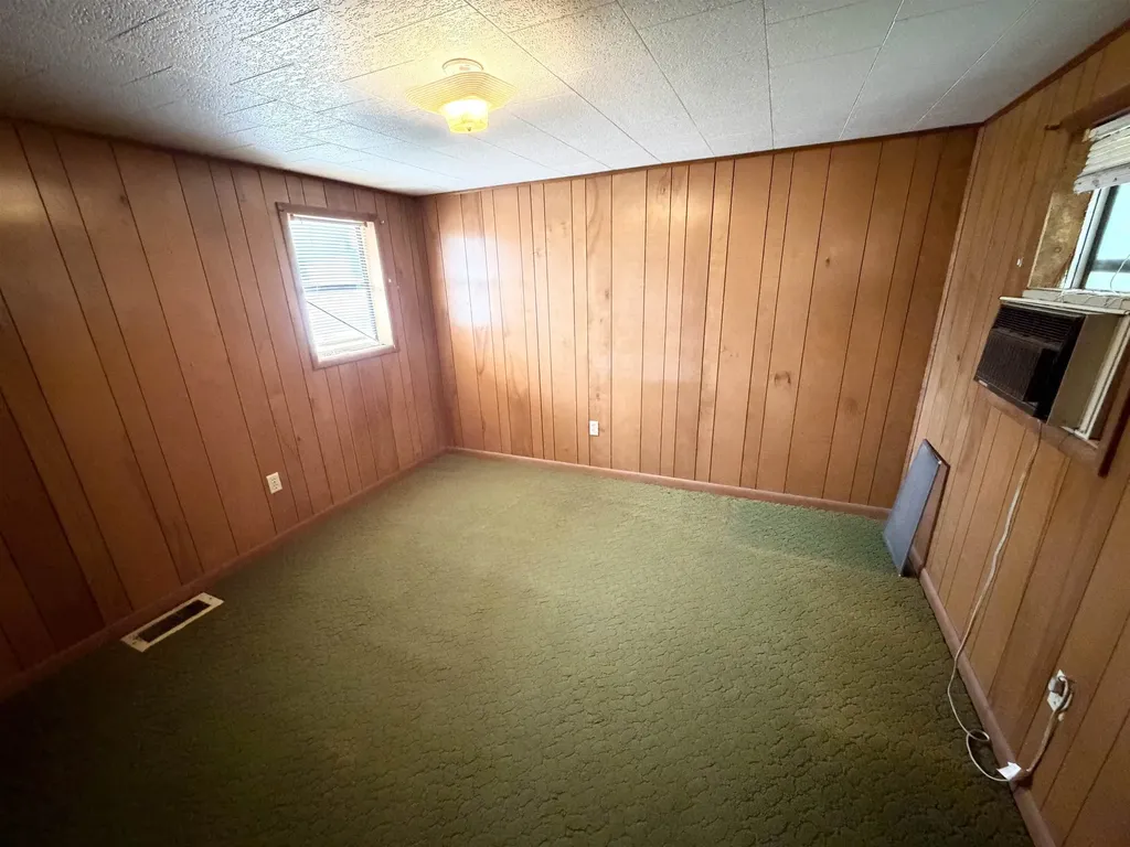 406 E 5th Avenue Winfield KS 67156