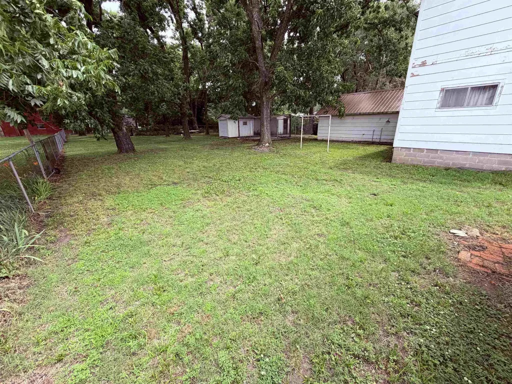 406 E 5th Avenue Winfield KS 67156