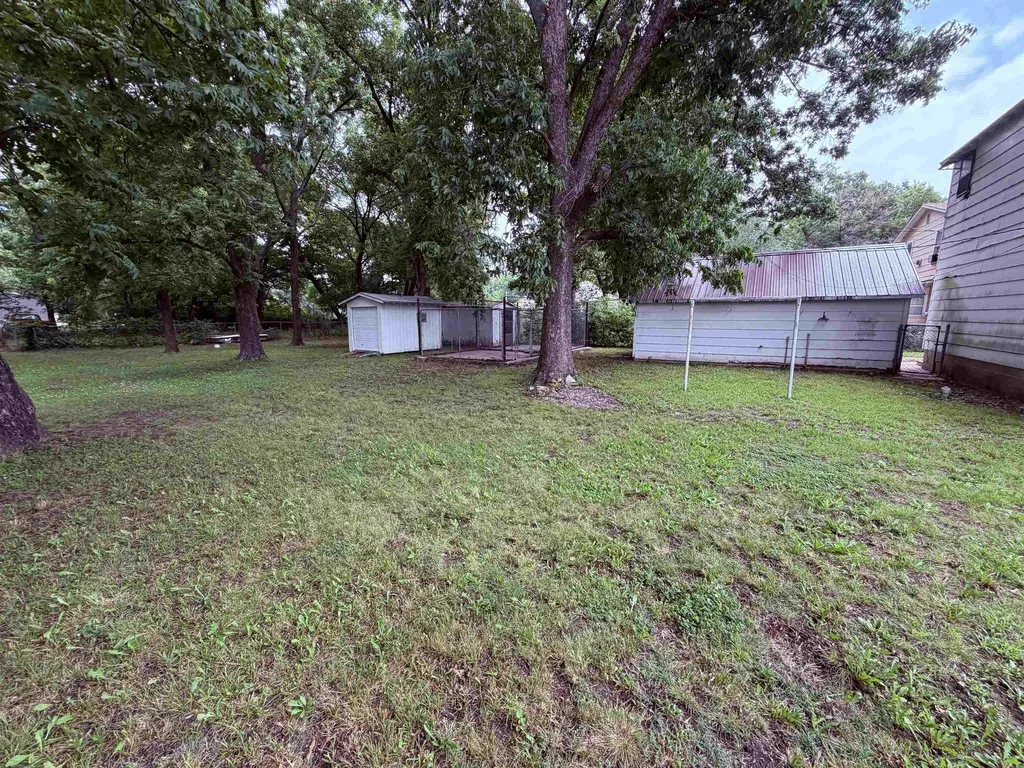 406 E 5th Avenue Winfield KS 67156