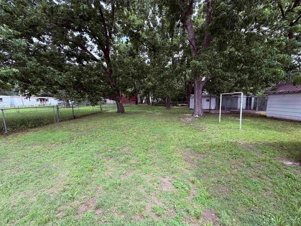 406 E 5th Avenue Winfield KS 67156