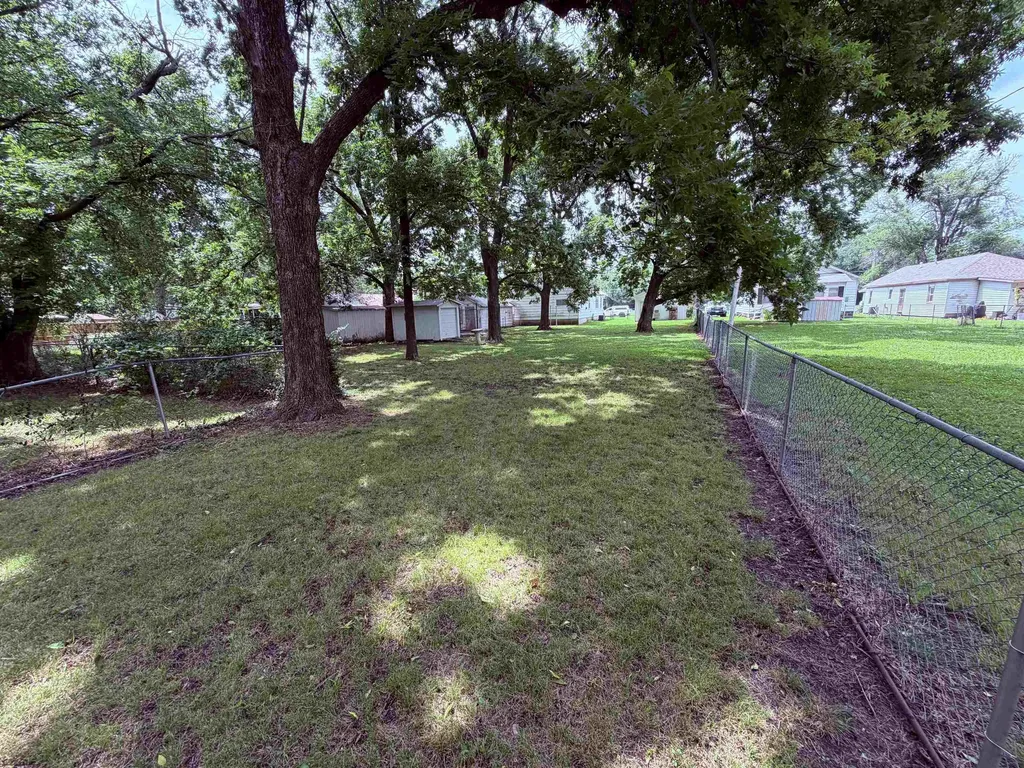 406 E 5th Avenue Winfield KS 67156