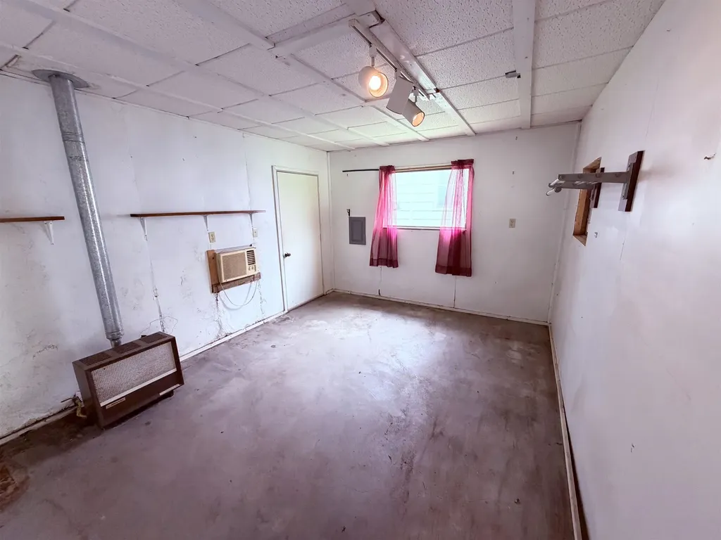 406 E 5th Avenue Winfield KS 67156