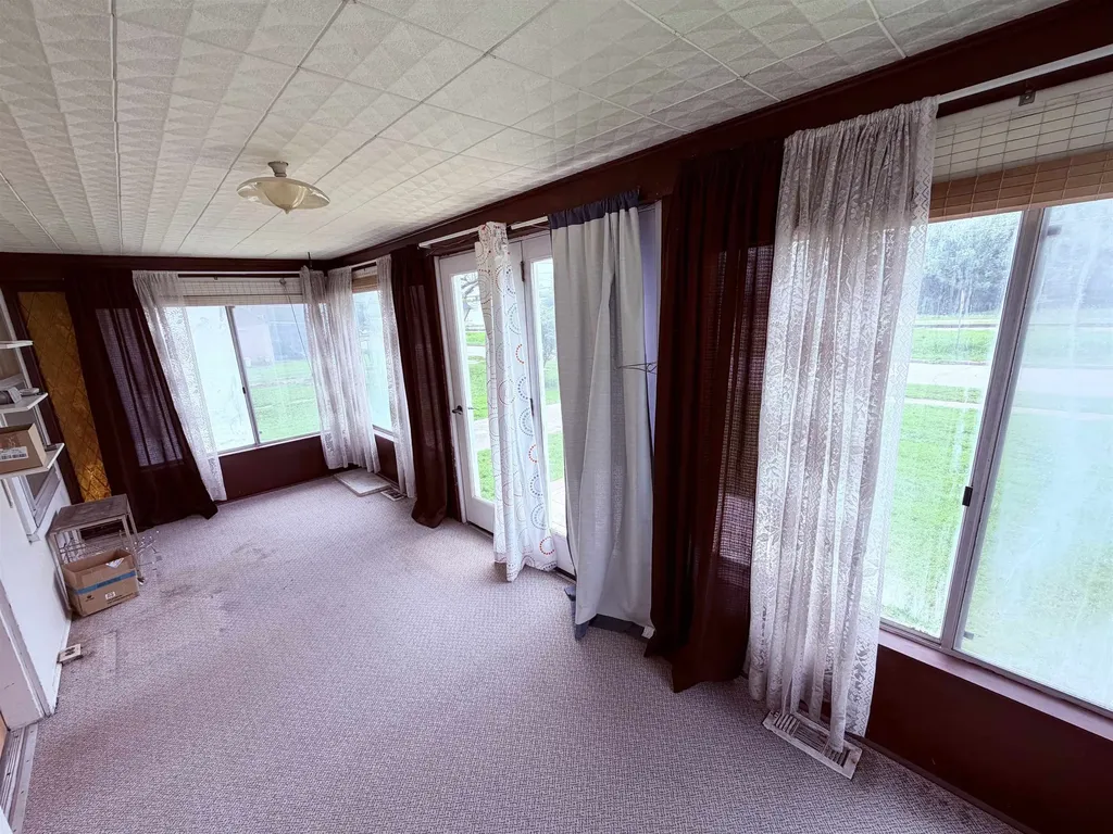 406 E 5th Avenue Winfield KS 67156