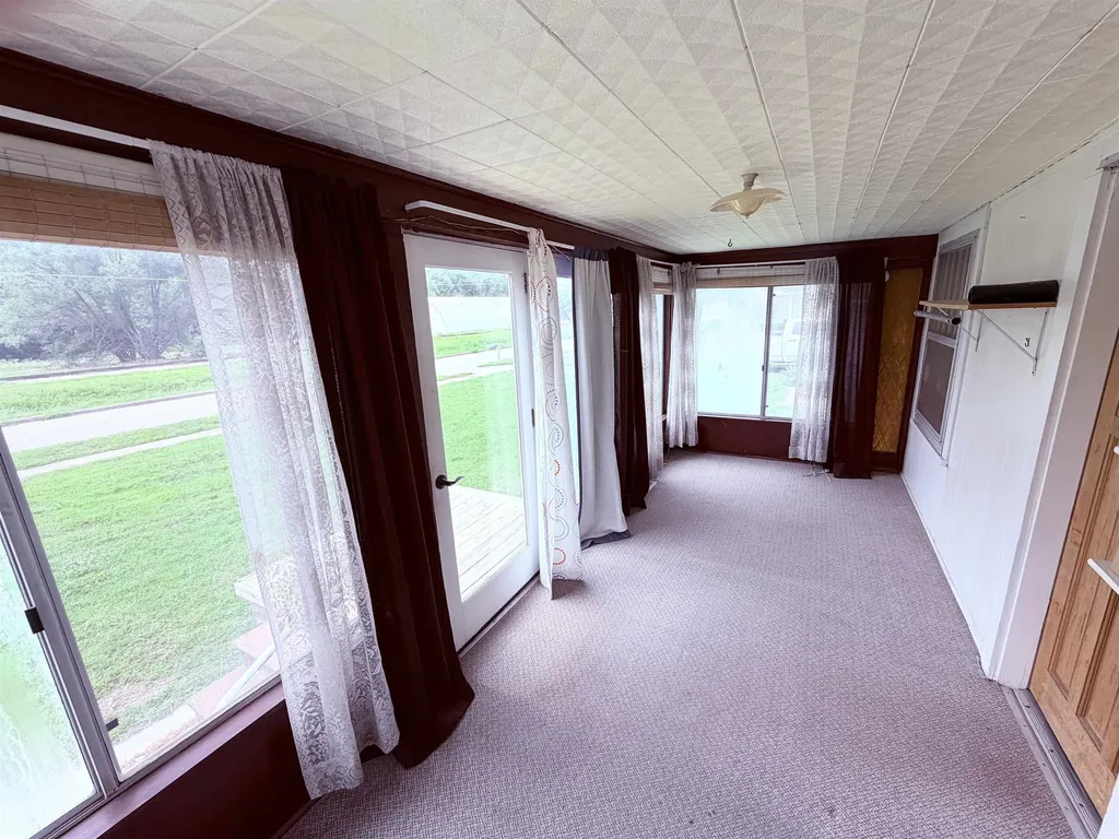 406 E 5th Avenue Winfield KS 67156