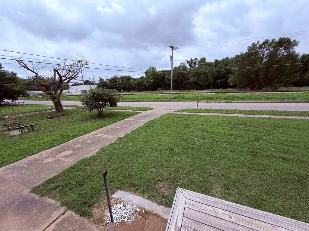 406 E 5th Avenue Winfield KS 67156