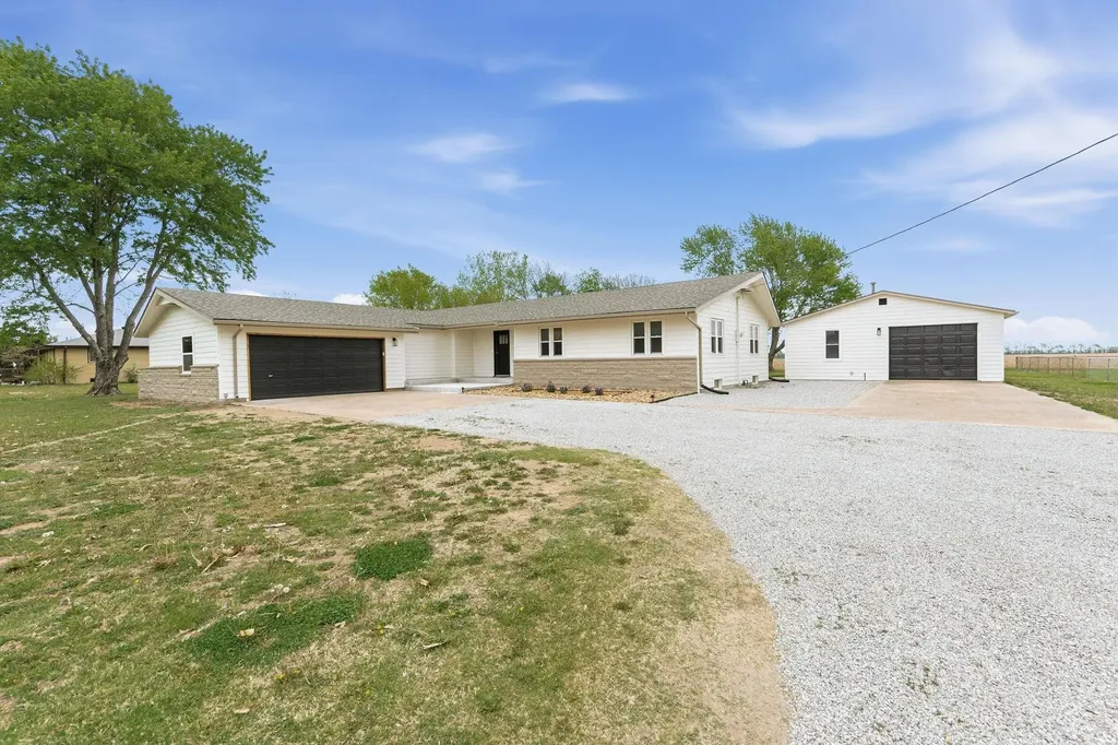 1418 N Meridian Road Peck KS 67120
