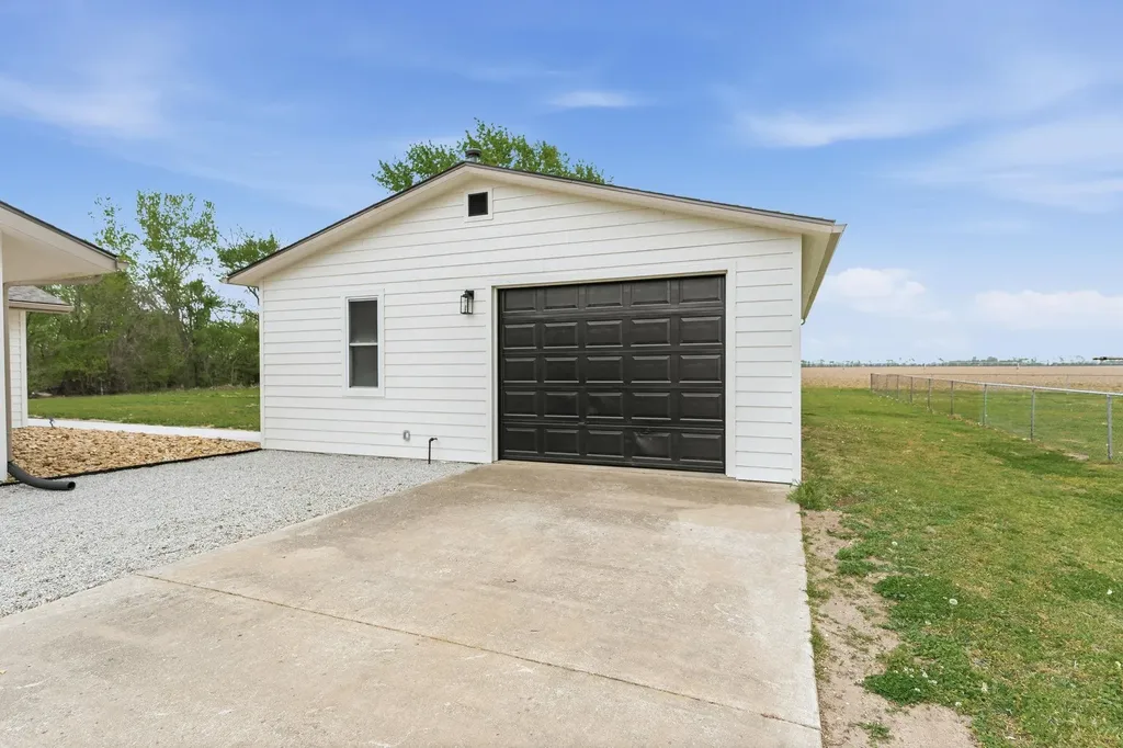 1418 N Meridian Road Peck KS 67120