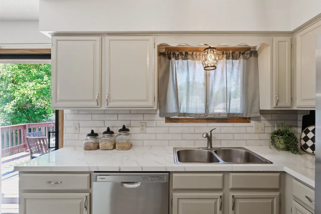 11803 W Rolling Hills Drive Wichita KS 67212