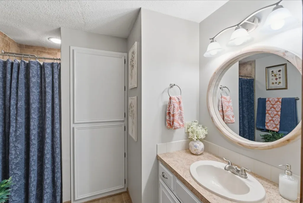 11803 W Rolling Hills Drive Wichita KS 67212