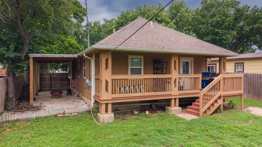 1322 N 15th Arkansas City KS 67005