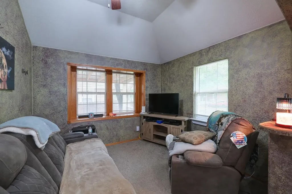 1322 N 15th Arkansas City KS 67005