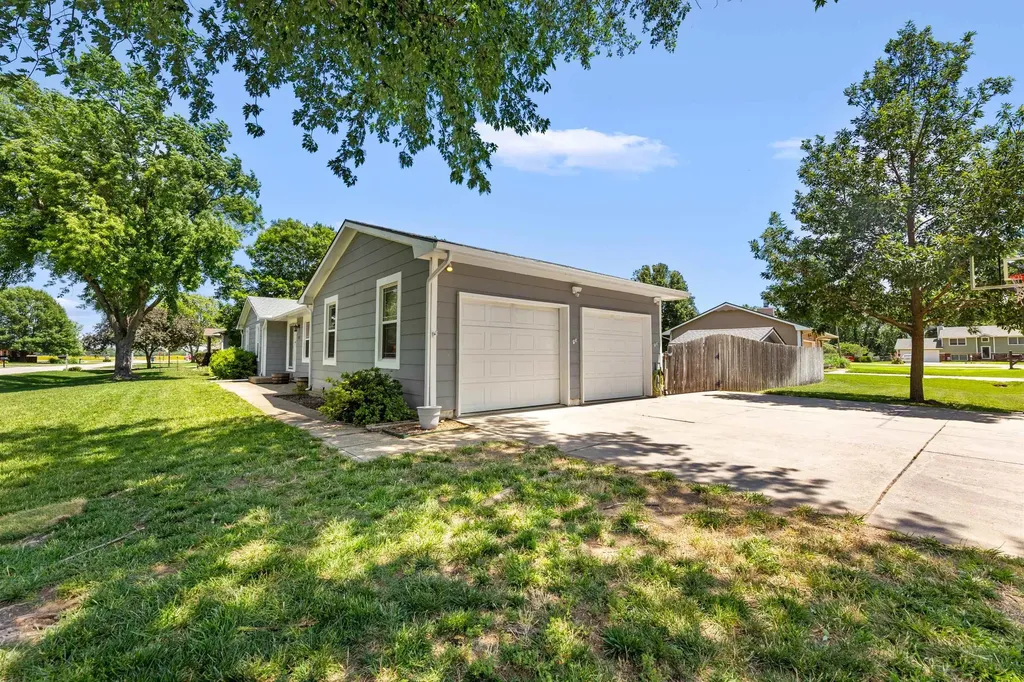 143 W Northwind Drive Valley Center KS 67147
