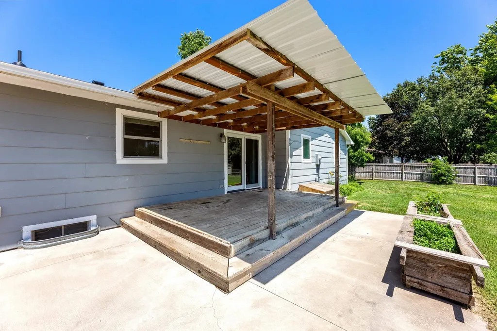 143 W Northwind Drive Valley Center KS 67147