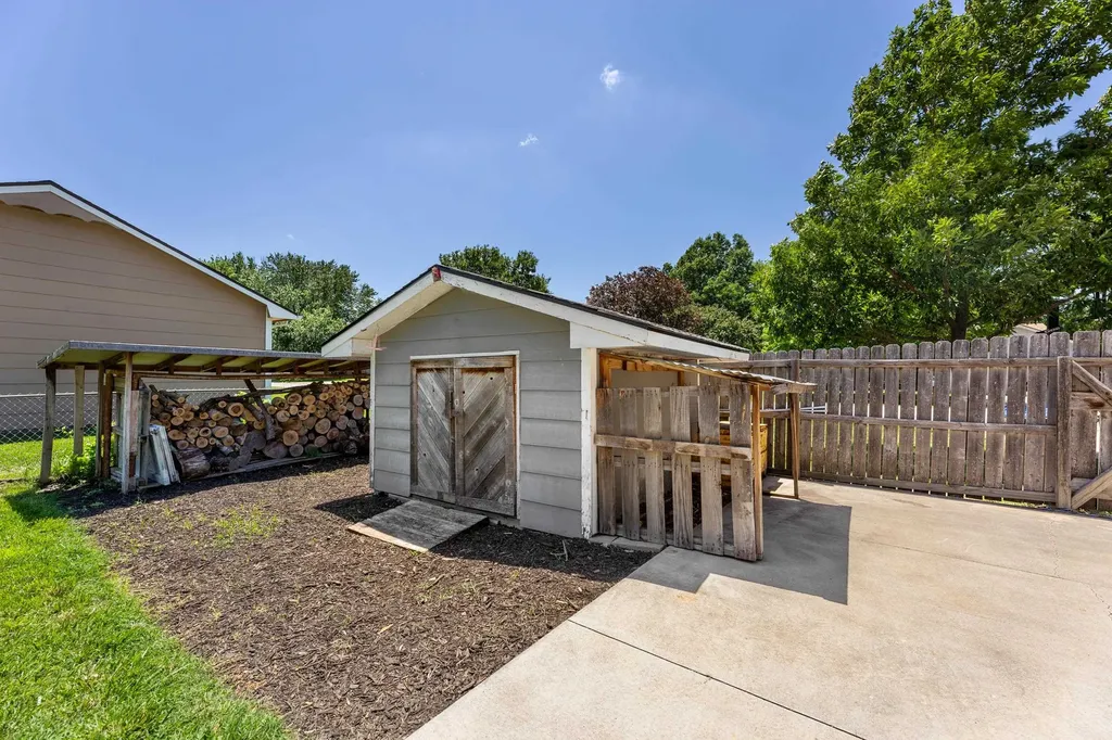 143 W Northwind Drive Valley Center KS 67147