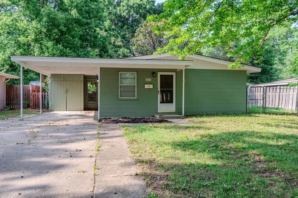 1516 Ann Winfield KS 67156
