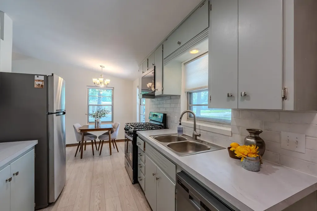 1516 Ann Winfield KS 67156