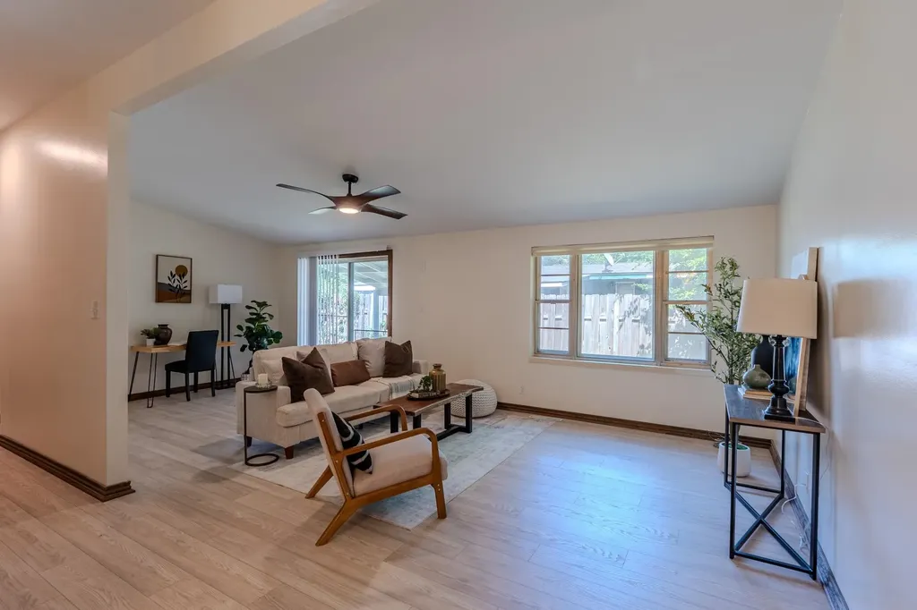 1516 Ann Winfield KS 67156