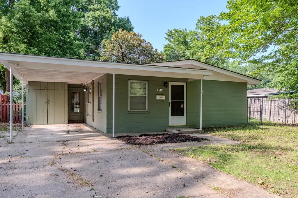1516 Ann Winfield KS 67156
