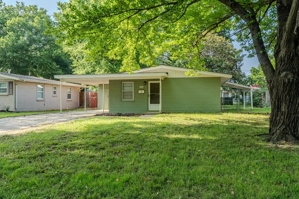 1516 Ann Winfield KS 67156