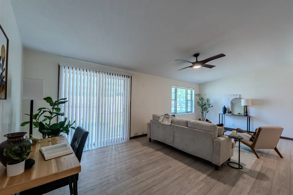 1516 Ann Winfield KS 67156