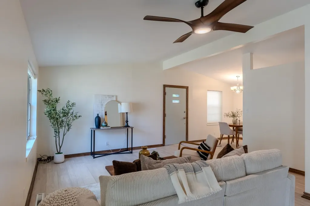 1516 Ann Winfield KS 67156