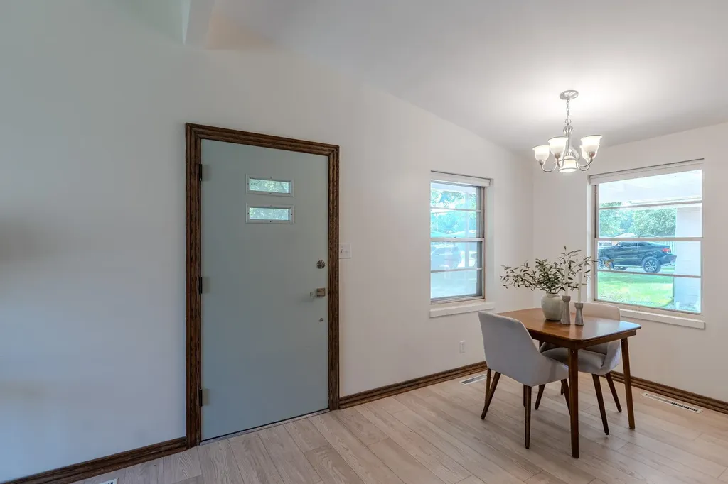 1516 Ann Winfield KS 67156