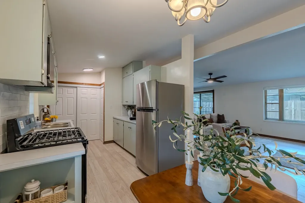 1516 Ann Winfield KS 67156