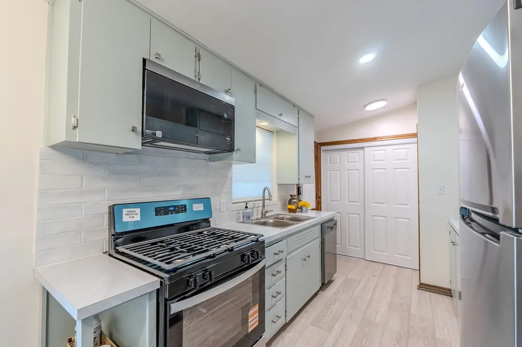 1516 Ann Winfield KS 67156