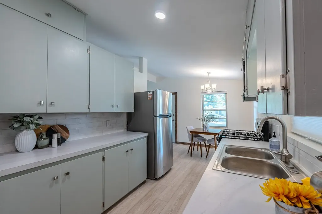 1516 Ann Winfield KS 67156