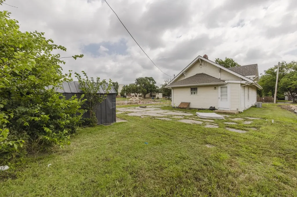 1317 N Madison Avenue Wichita KS 67214