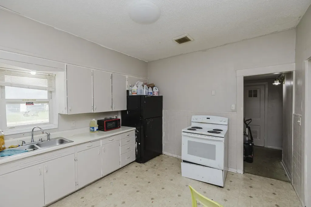 1317 N Madison Avenue Wichita KS 67214