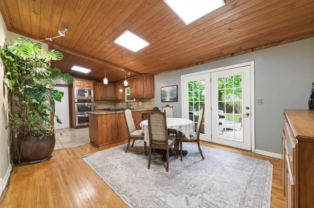 102 S Lochinvar Street Wichita KS 67207