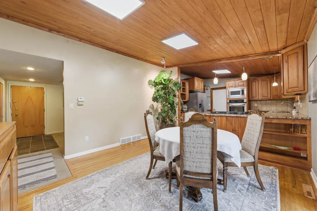 102 S Lochinvar Street Wichita KS 67207