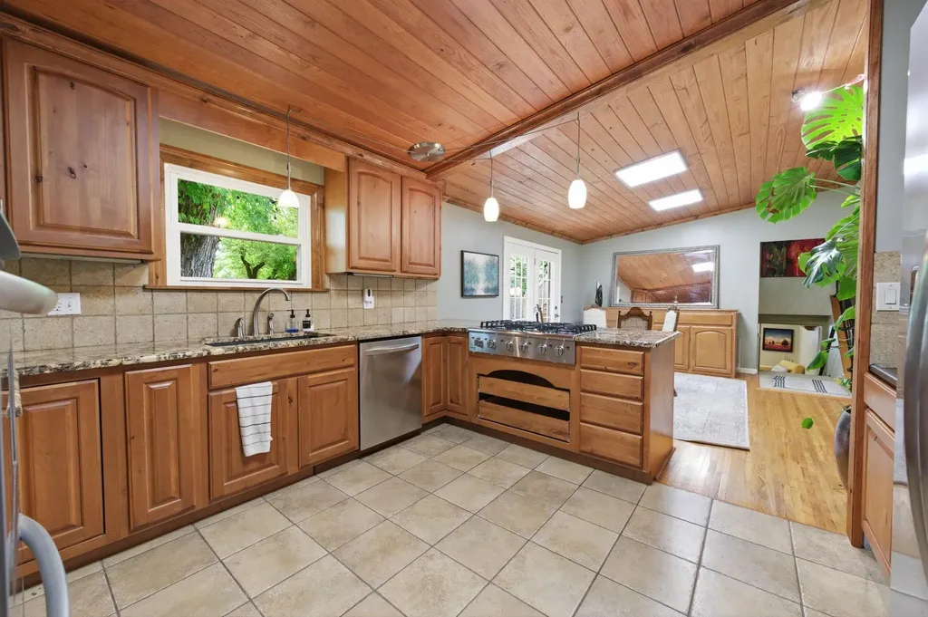 102 S Lochinvar Street Wichita KS 67207